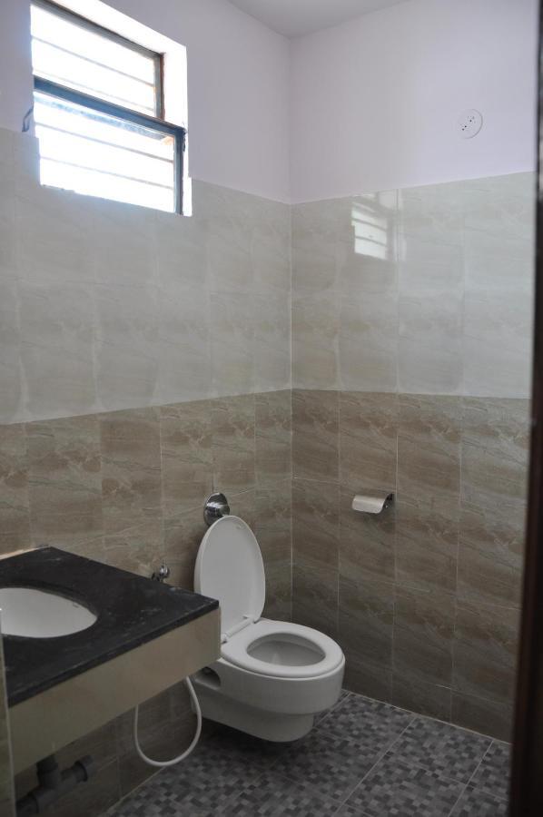 C M Hotel Dharmapuri Dış mekan fotoğraf